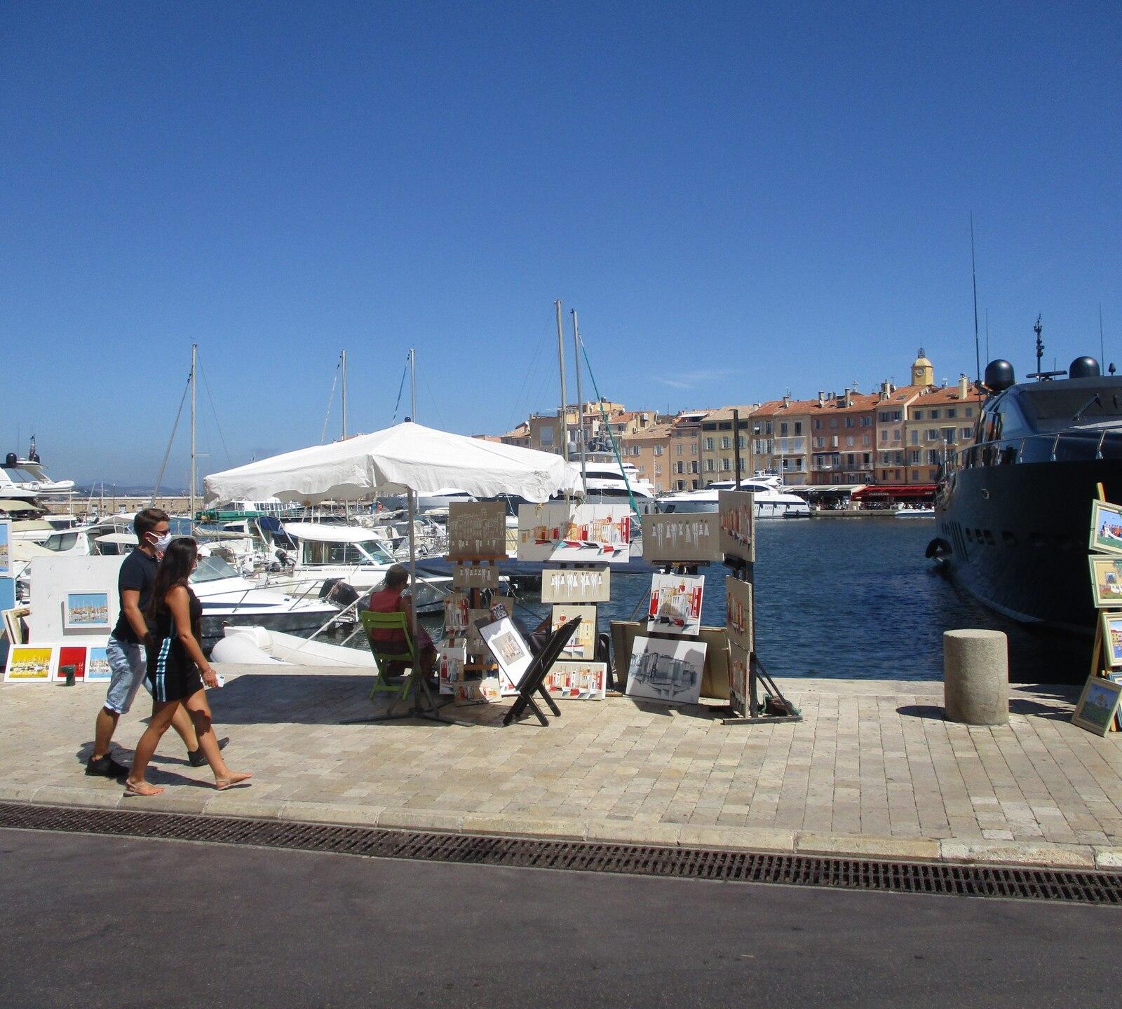 Pedal Without Fear: The Best Cycling Routes in Saint-Tropez Safe for Families and Beginners